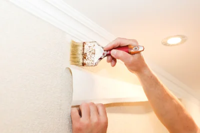 Pose de papier peint à Chaumeil — revêtements muraux et toiles de verre